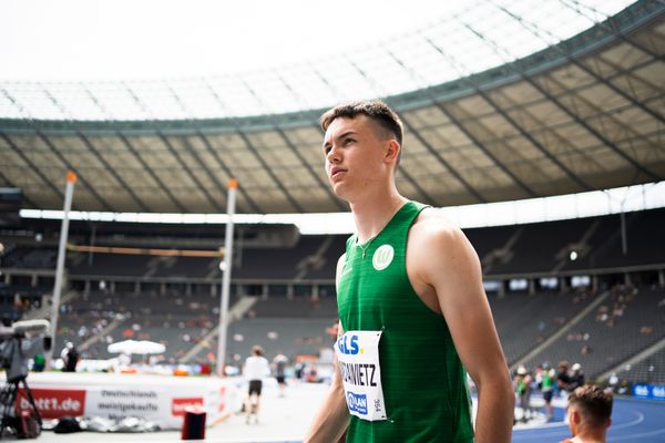 Tobias Morawietz (VfL Wolfsburg) ueber 200m waehrend der deutschen Leichtathletik-Meisterschaften im Olympiastadion am 26.06.2022 in Berlin
